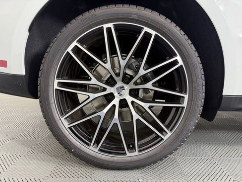 Certified 2026 Porsche Macan Base image 13