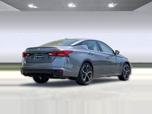 Used 2024 Nissan Altima 2.5 SR FWD image 8