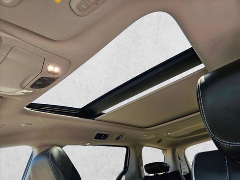 Used 2023 Chrysler Pacifica Limited FWD image 23