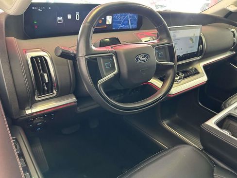 Used 2025 Ford Expedition Platinum AWD/4WD image 14