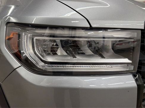 Used 2023 GMC Acadia SLE w/ Driver Convenience Package FWD image 39