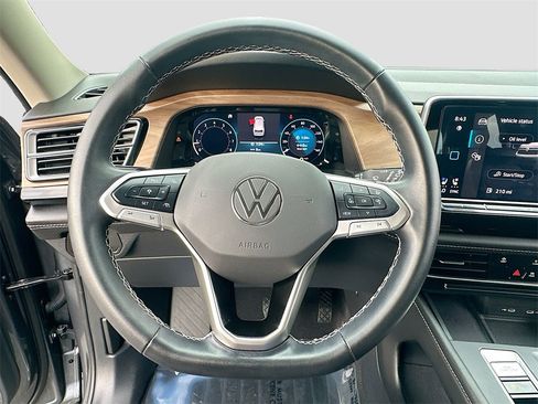 Used 2024 Volkswagen Atlas SE image 11