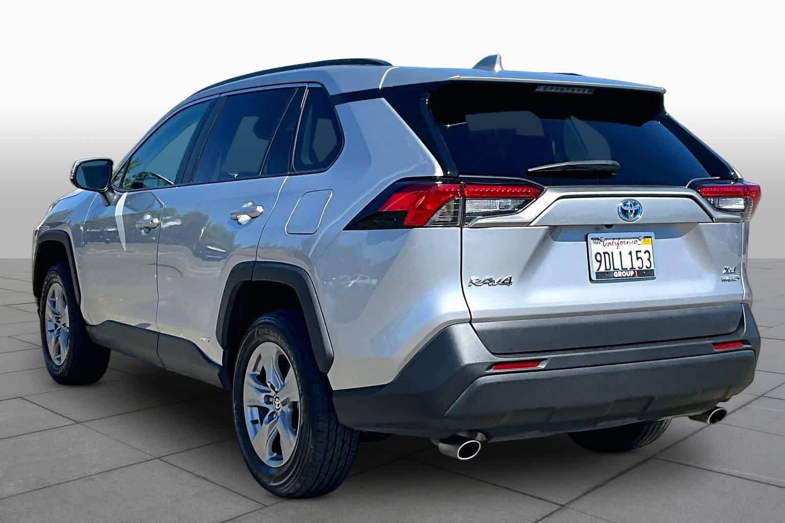 Used 2022 Toyota RAV4 XLE AWD/4WD image 11
