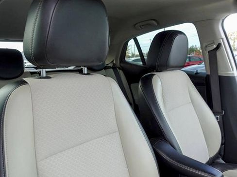 Used 2021 Buick Encore Preferred AWD/4WD image 15