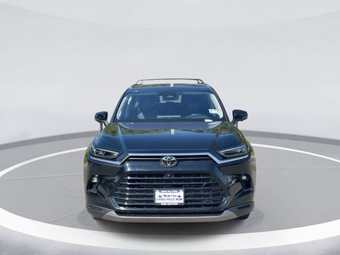 Used 2024 Toyota Grand Highlander AWD image 2