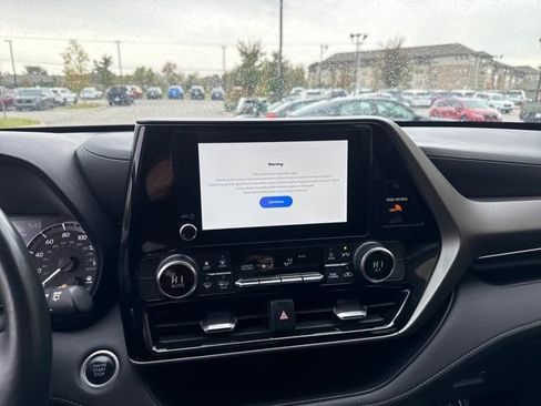 Used 2024 Toyota Highlander LE image 14