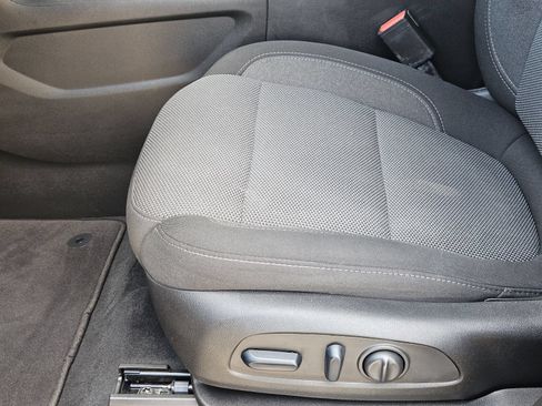 Certified 2023 Chevrolet Traverse LT FWD image 31
