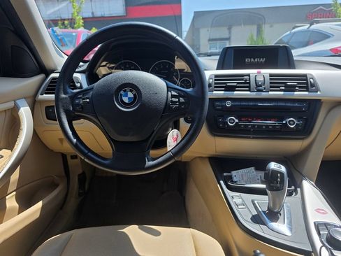 Used 2014 BMW 320i xDrive Sedan AWD/4WD image 9