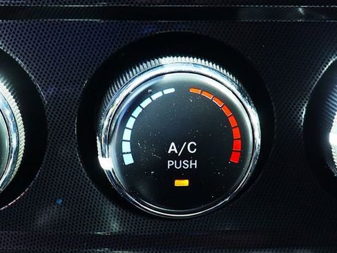 Used 2009 Dodge Challenger SRT8 image 36