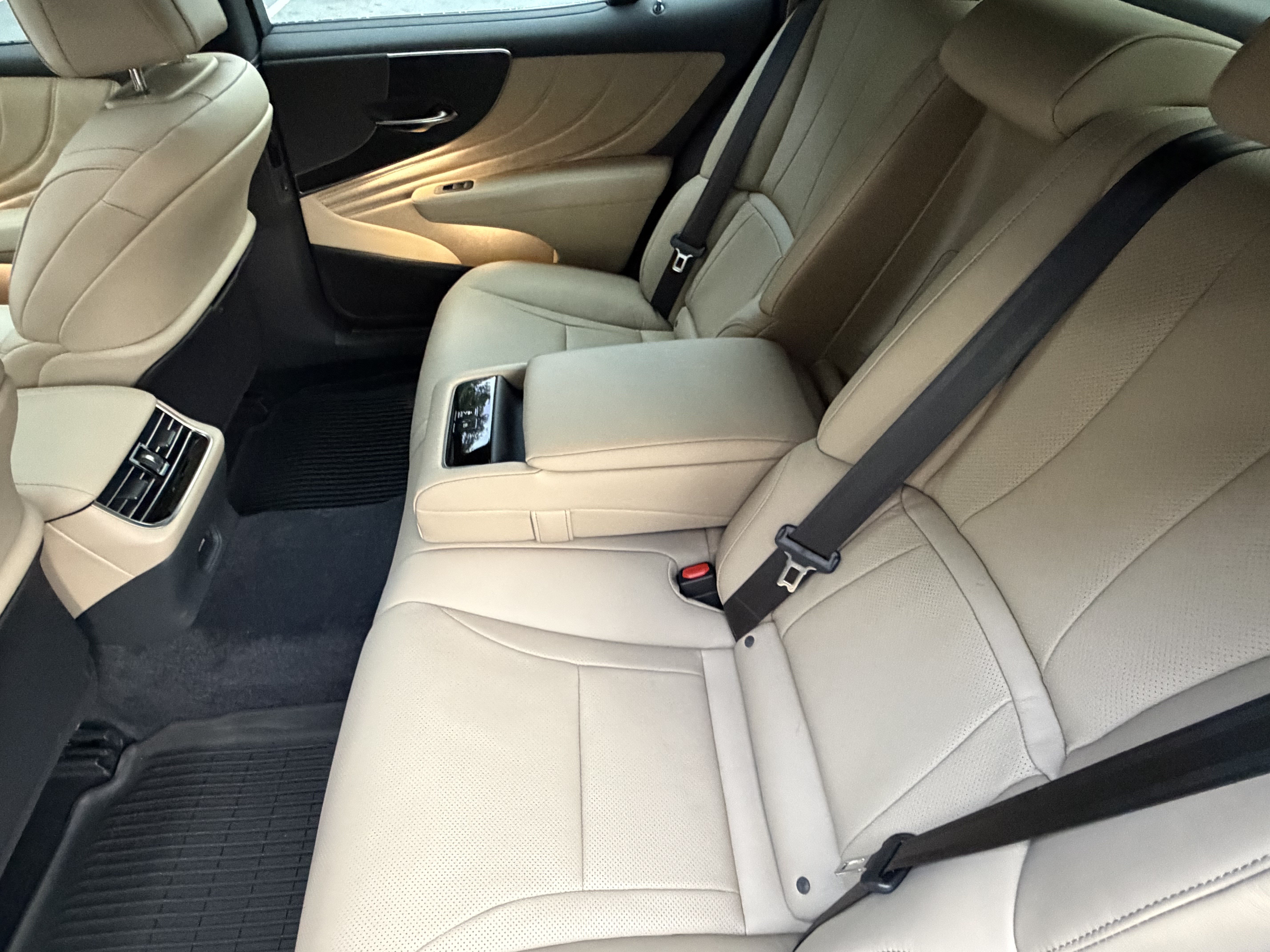 Used 2025 Lexus LS 500 RWD image 30
