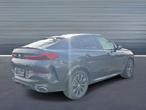 Used 2022 BMW X6 xDrive40i w/ M Sport Package image 3