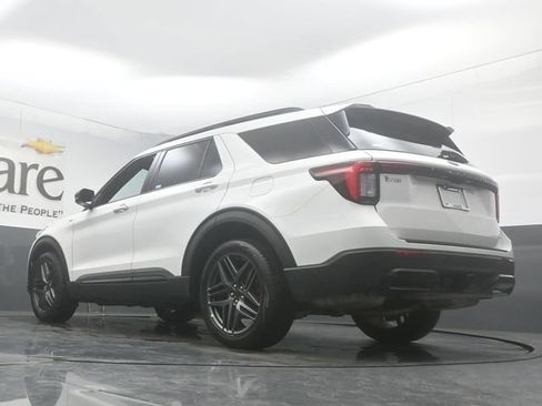 Used 2025 Ford Explorer ST-Line w/ ST-Line Street Pack AWD/4WD image 5