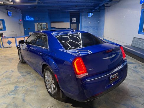 Used 2018 Chrysler 300 Touring L AWD/4WD image 12