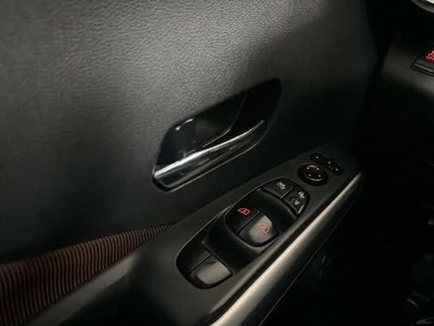 Used 2019 Nissan Kicks SR w/ Exterior Package FWD image 16