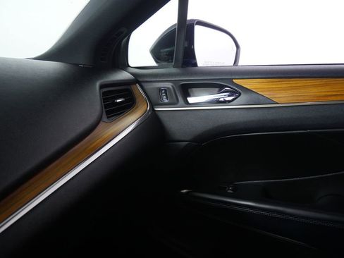 Used 2018 Lincoln MKC Reserve w/ Lincoln MKC Climate Package image 30