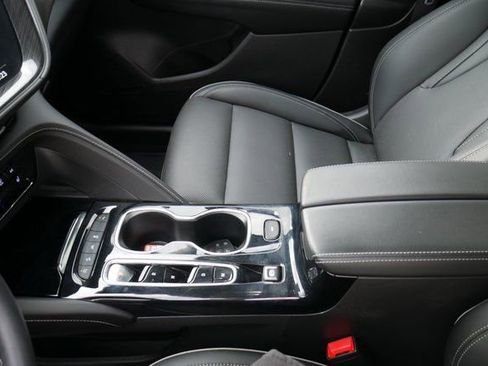 Used 2023 Buick Envision Essence image 23