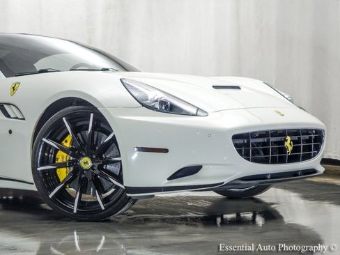 Used 2012 Ferrari California image 2