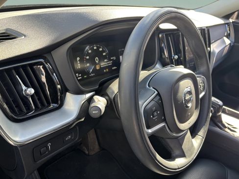 Used 2018 Volvo XC60 T5 Momentum w/ Protection Package Premier image 28