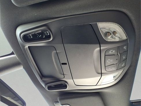 New 2026 Chrysler Pacifica Limited w/ Uconnect Theater Family Group image 29