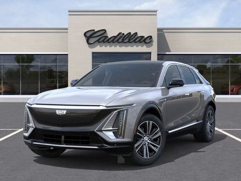 Used 2026 Cadillac Lyriq Luxury w/ LPO, Floor Liner Package AWD/4WD image 6