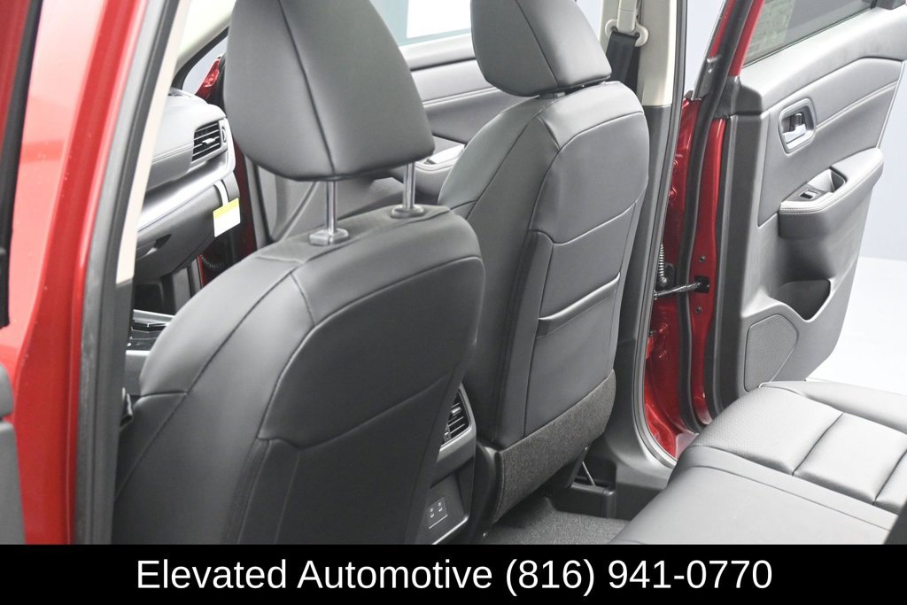Used 2026 Nissan Rogue Dark Armor AWD/4WD image 18