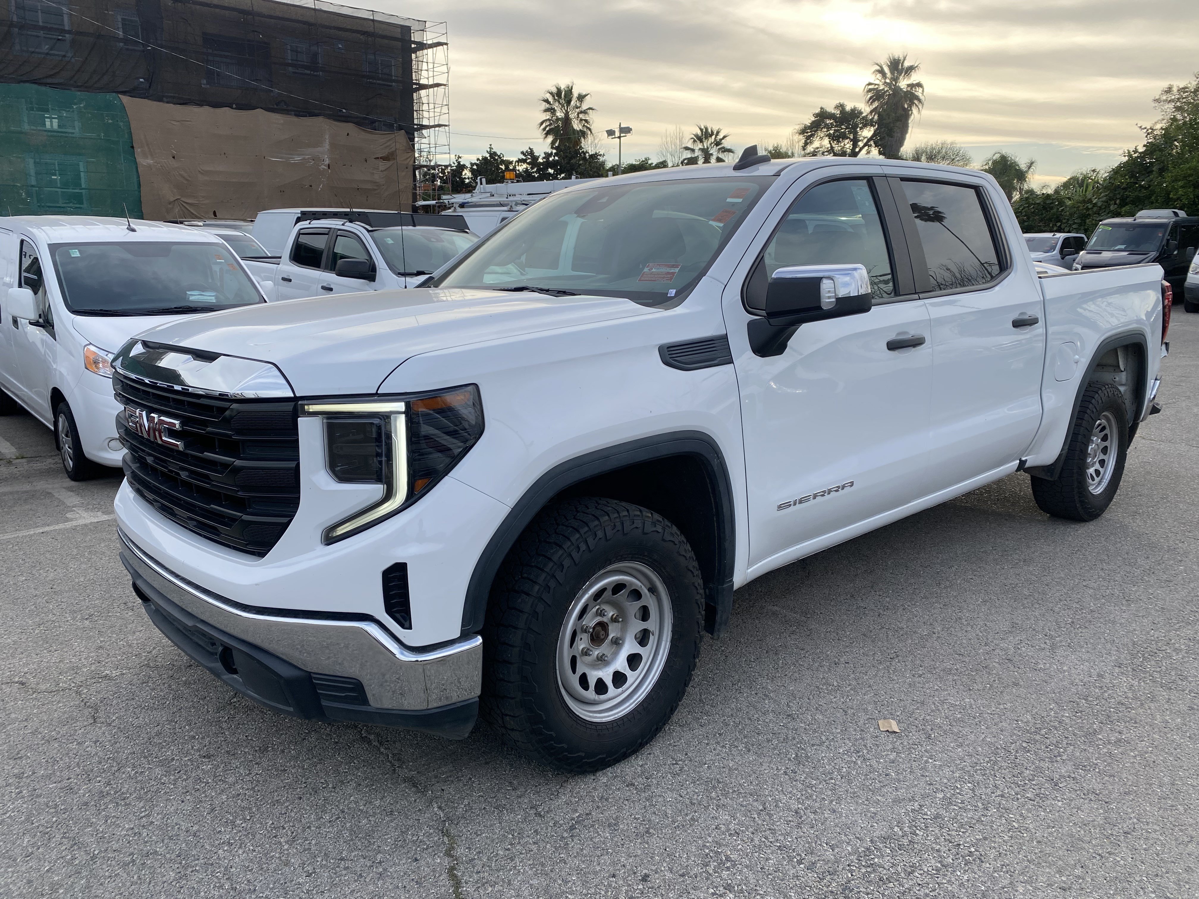 Used 2022 GMC Sierra 1500 Pro w/ Convenience Package AWD/4WD image 2