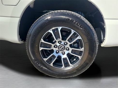 Used 2023 Nissan Titan SV image 11
