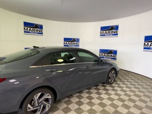 Used 2025 Hyundai Elantra SEL FWD image 2