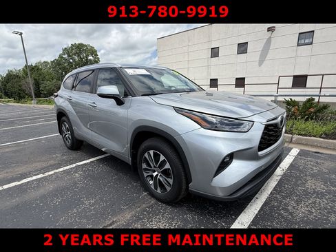 Certified 2024 Toyota Highlander XLE AWD/4WD image 2
