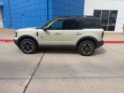 Used 2025 Ford Bronco Sport Outer Banks w/ Outer Banks Tech Package+ image 2