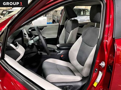 Used 2025 Toyota RAV4 XLE image 7