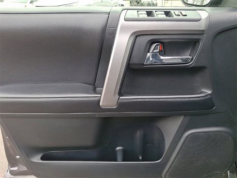 Used 2017 Toyota 4Runner SR5 image 8