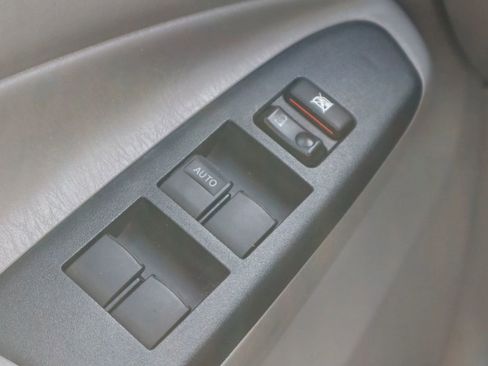 Used 2014 Toyota Tacoma PreRunner w/ SR5 Package image 26