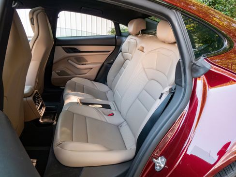 Used 2022 Porsche Taycan 4S image 37