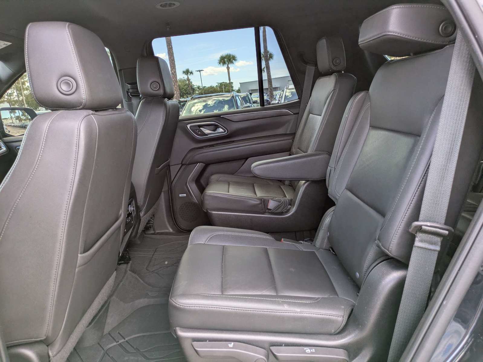 Used 2022 Chevrolet Tahoe LT w/ Luxury Package RWD image 12