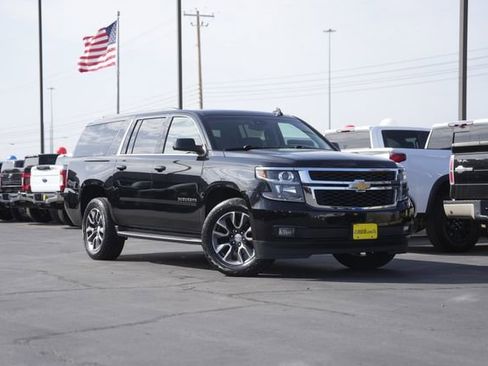 Used 2020 Chevrolet Suburban LT w/ Luxury Package image 2