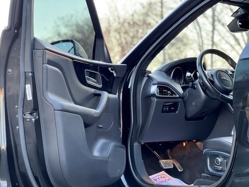 Used 2019 Jaguar F-PACE Prestige image 9