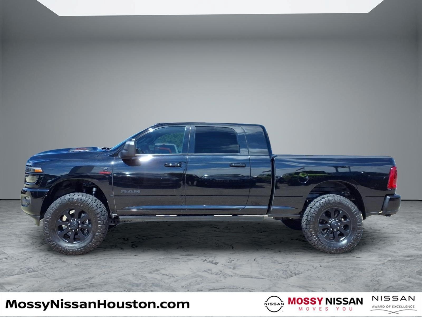 Used 2025 RAM 2500 Laramie AWD/4WD image 5