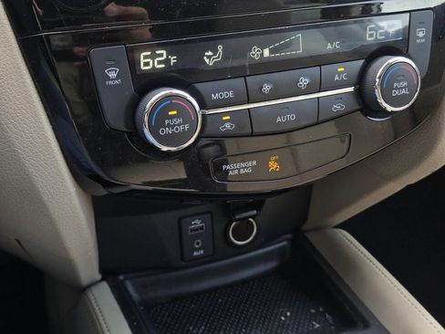 Used 2017 Nissan Rogue SL w/ SL Premium Package image 22