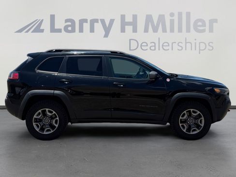 Used 2019 Jeep Cherokee Trailhawk w/ Cold Weather Group AWD/4WD image 6