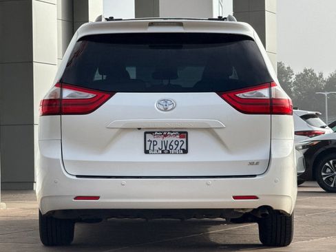 Used 2015 Toyota Sienna XLE w/ XLE Navigation Package image 5