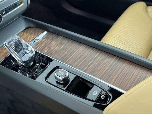 Certified 2023 Volvo XC60 B6 Ultimate w/ Protection Package Premier image 22