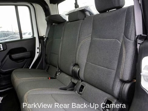 Used 2025 Jeep Gladiator Sport image 6