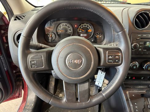 Used 2016 Jeep Patriot Latitude AWD/4WD image 6