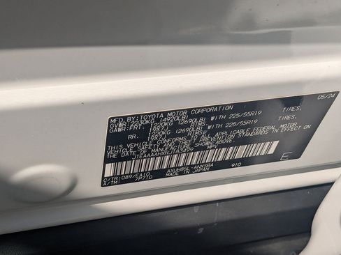 Certified 2024 Toyota Venza Limited AWD/4WD image 37