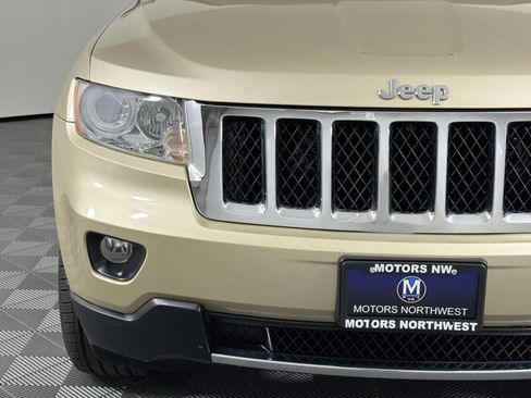 Used 2012 Jeep Grand Cherokee Overland AWD/4WD image 3