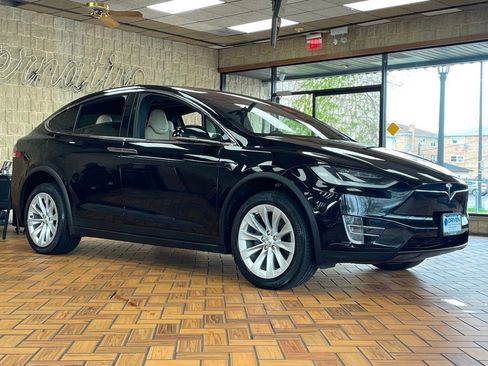 Used 2016 Tesla Model X 90D image 8
