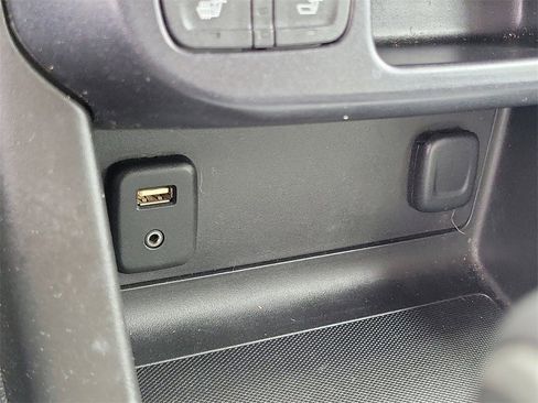 Used 2015 Chevrolet Colorado LT w/ Luxury Package image 11