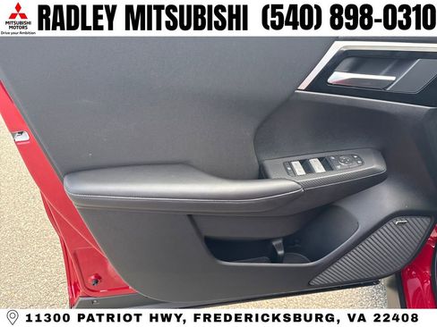 New 2026 Mitsubishi Outlander ES image 5