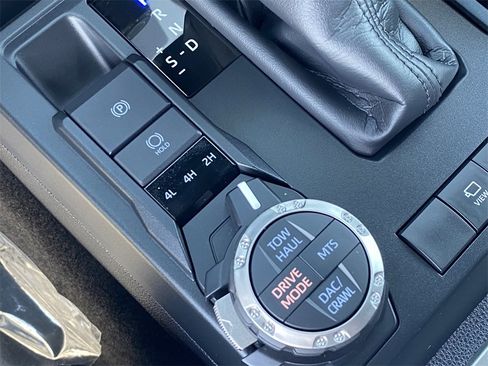 Certified 2025 Toyota 4Runner TRD Off-Road Premium image 31